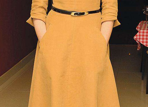 Оксана Фандера увлеклась горчичными оттенками