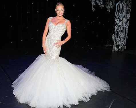 Волочкова отметила день рождения в свадебном платье