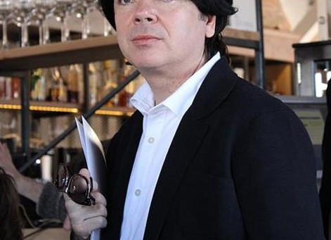 Валентин Юдашкин выпускает линию демократичной обуви