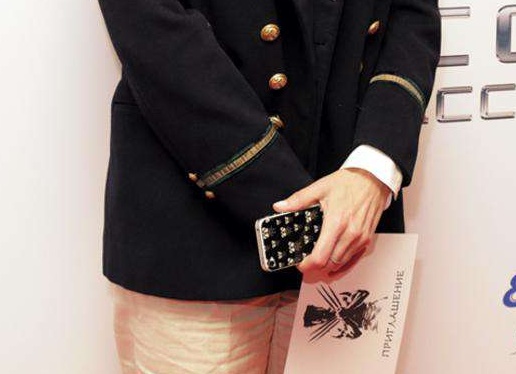 Алена Долецкая нарядилась капитаном корабля?