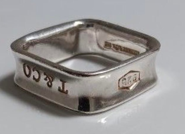 Tiffany & Co меняет цвет?