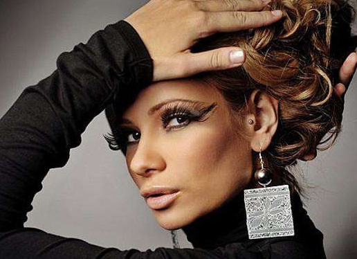 Айза Долматова дебютирует в роли дизайнера