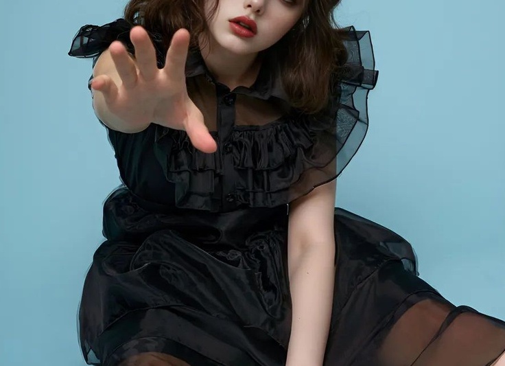 Анна Михалкова выкупила платье Уэнздей Аддамс?