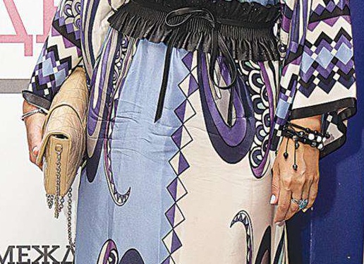 Зачем Нонна Гришаева нарядилась цыганкой?